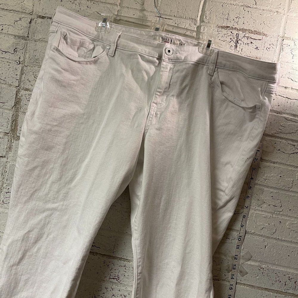 Torrid Boyfriend Crop White Denim Jeans First at Fit Plus Size 24